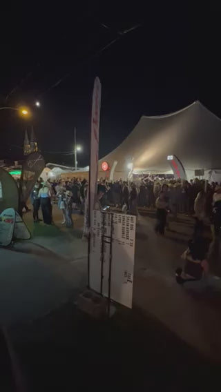 Load video: Foule devant la Countrytech